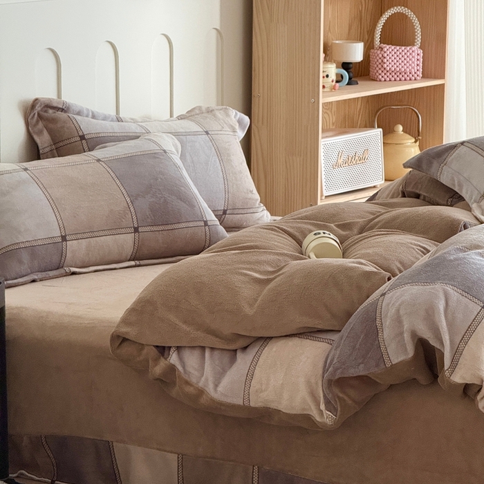 91家纺网 家纺一手货源 找家纺 于果 2025新款牛奶绒印花四件套 雅致格调