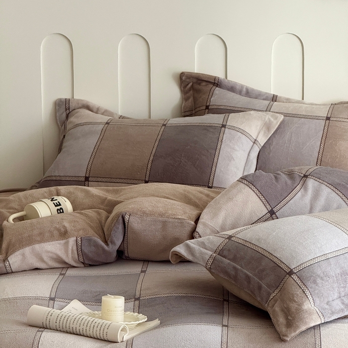 91家纺网 家纺一手货源 找家纺 于果 2025新款牛奶绒印花四件套 雅致格调