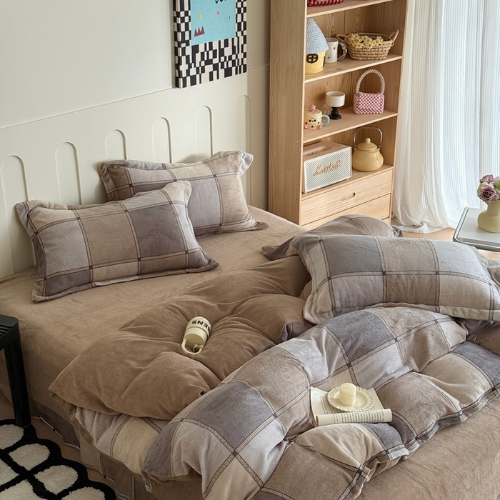 91家纺网 家纺一手货源 找家纺 于果 2025新款牛奶绒印花四件套 雅致格调