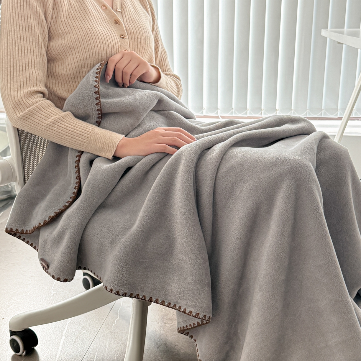 91家纺网 家纺一手货源 找家纺 金喜 2025新款双面仿羊绒多功能毯盖毯 毯子毛毯 气质灰