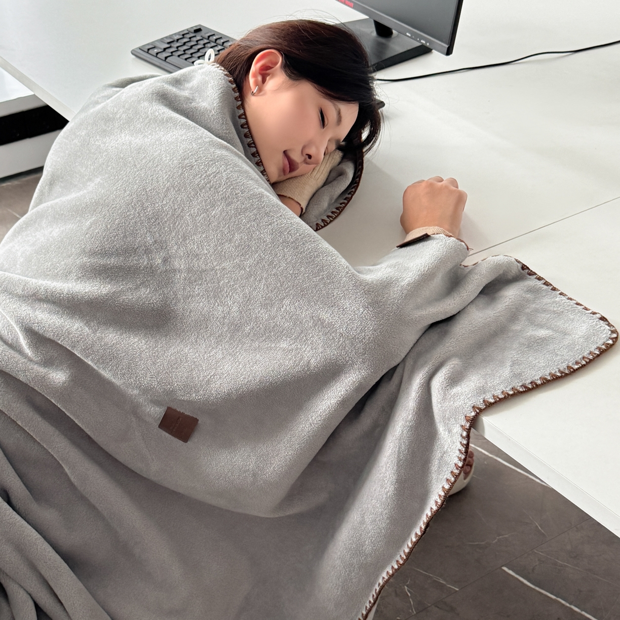 91家纺网 家纺一手货源 找家纺 金喜 2025新款双面仿羊绒多功能毯盖毯 毯子毛毯 气质灰