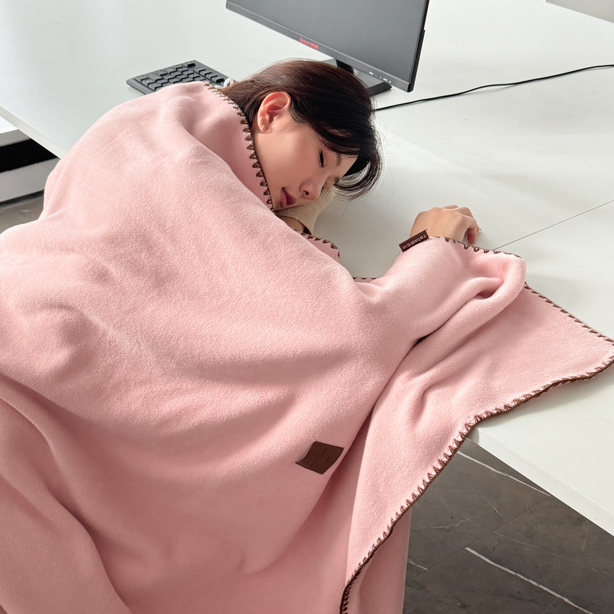 91家纺网 家纺一手货源 找家纺 金喜 2025新款双面仿羊绒多功能毯盖毯 毯子毛毯 浅粉