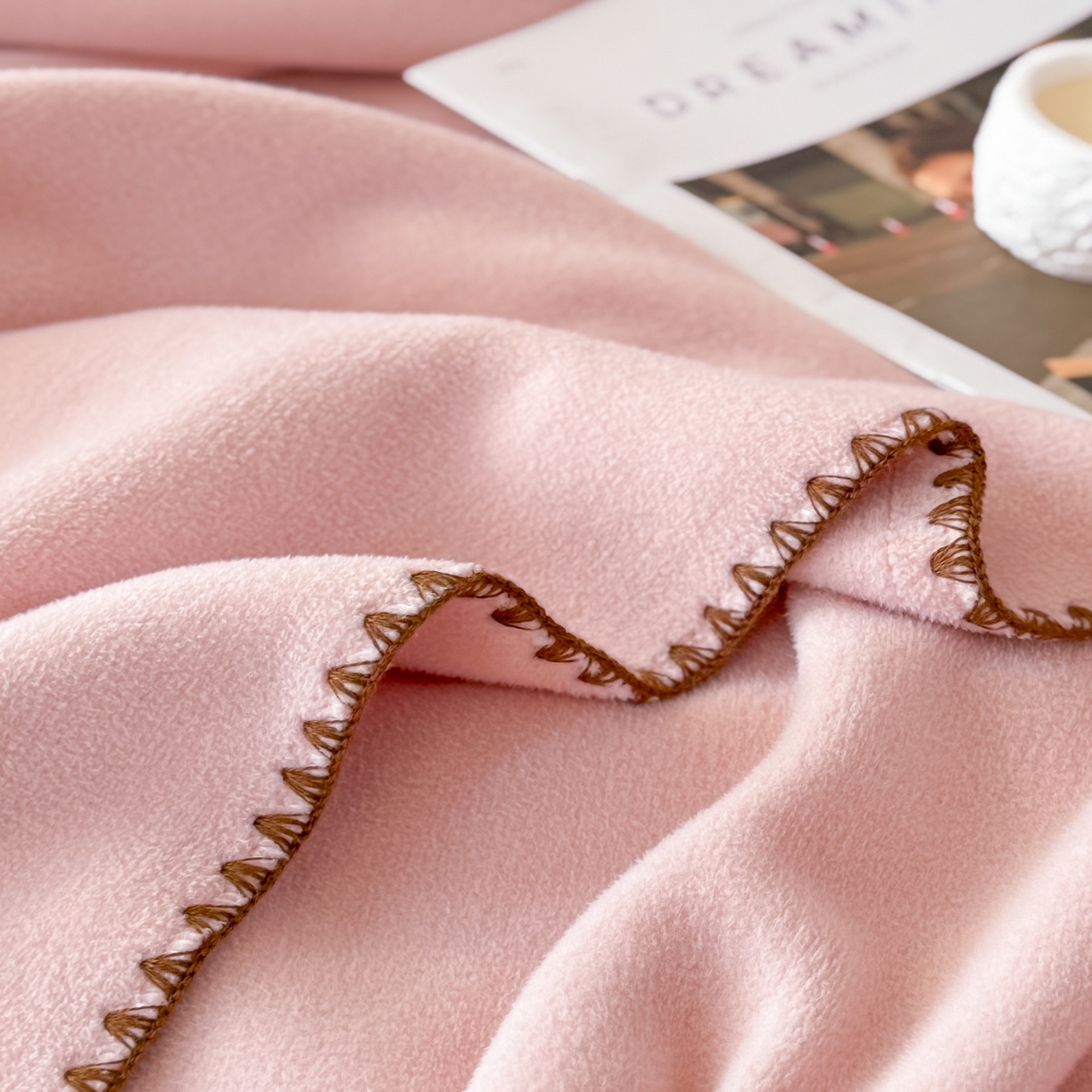 91家纺网 家纺一手货源 找家纺 金喜 2025新款双面仿羊绒多功能毯盖毯 毯子毛毯 浅粉