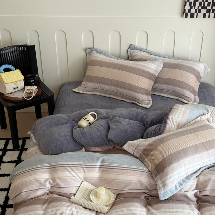 91家纺网 家纺一手货源 找家纺 于果 2025新款牛奶绒印花四件套 英伦之旅-蓝