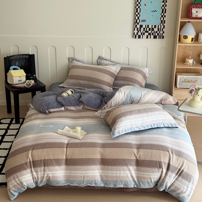 91家纺网 家纺一手货源 找家纺 于果 2025新款牛奶绒印花四件套 英伦之旅-蓝