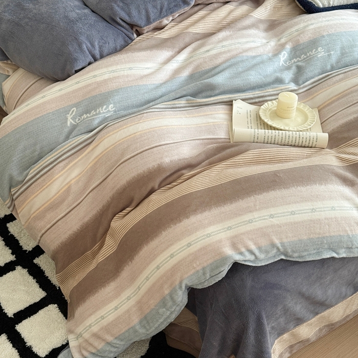 91家纺网 家纺一手货源 找家纺 于果 2025新款牛奶绒印花四件套 英伦之旅-蓝