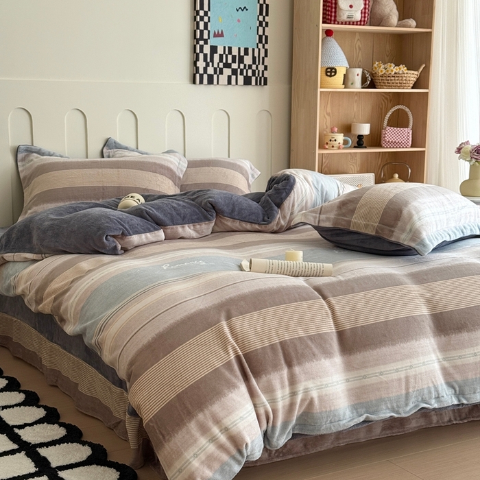 91家纺网 家纺一手货源 找家纺 于果 2025新款牛奶绒印花四件套 英伦之旅-蓝