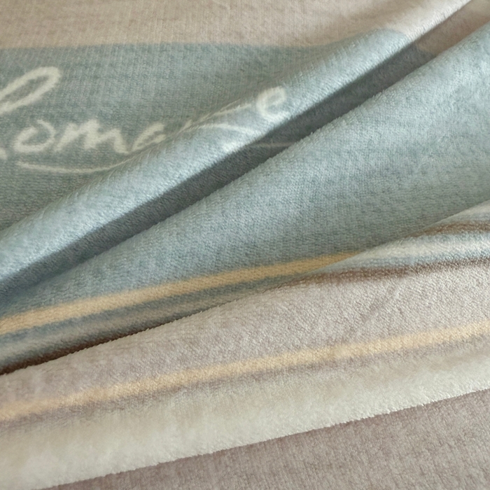 91家纺网 家纺一手货源 找家纺 于果 2025新款牛奶绒印花四件套 英伦之旅-蓝