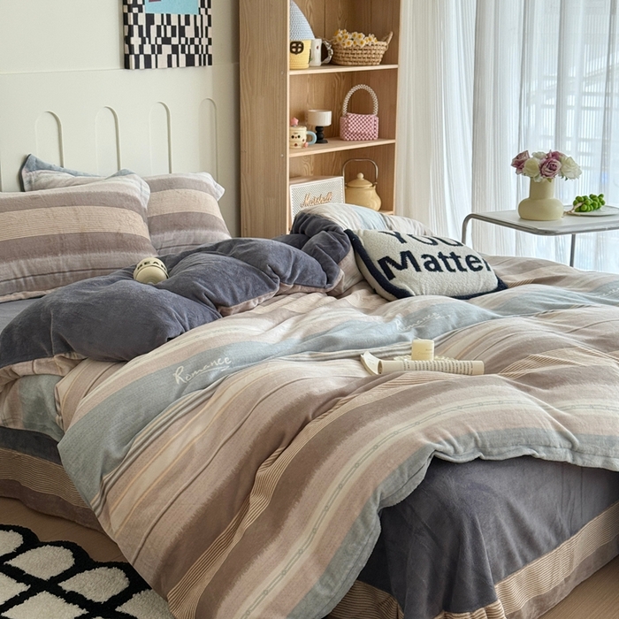 91家纺网 家纺一手货源 找家纺 于果 2025新款牛奶绒印花四件套 英伦之旅-蓝