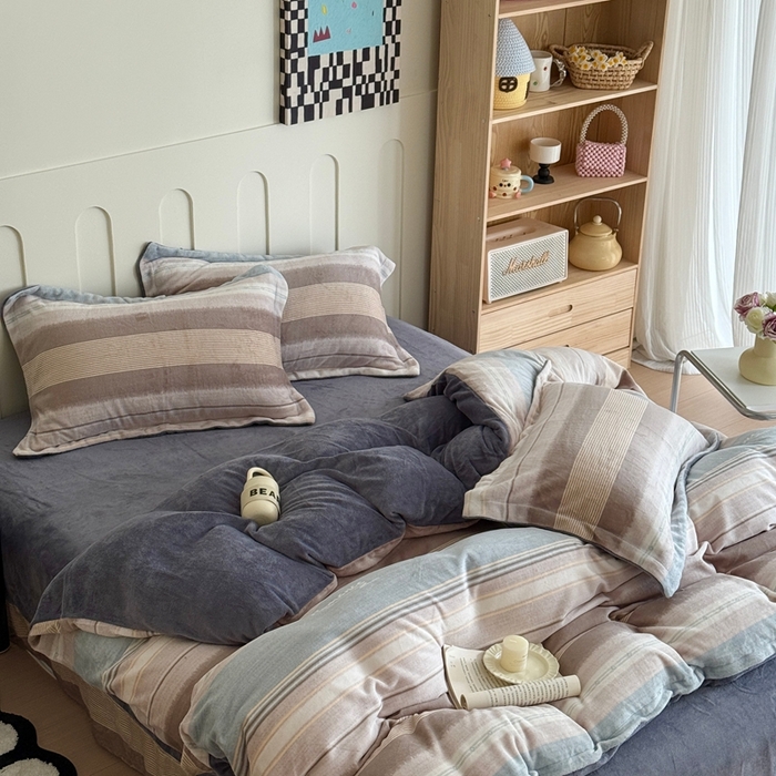 91家纺网 家纺一手货源 找家纺 于果 2025新款牛奶绒印花四件套 英伦之旅-蓝