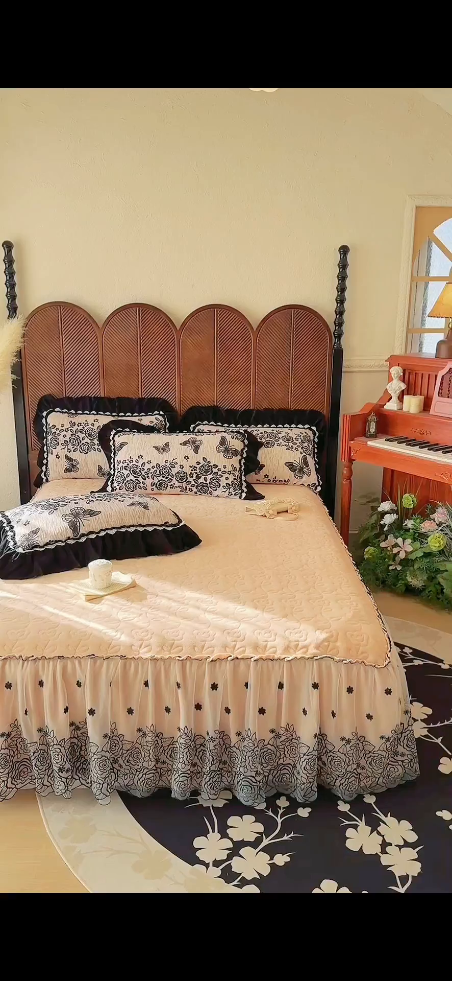 91家纺网 家纺一手货源 找家纺 虹星家纺 2025新款雕花牛奶绒床裙三件套-花溪系列 花溪-米黄