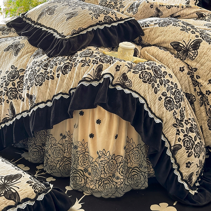 91家纺网 家纺一手货源 找家纺 （总）虹星家纺 2025新款雕花牛奶绒床裙四件套-花溪系列