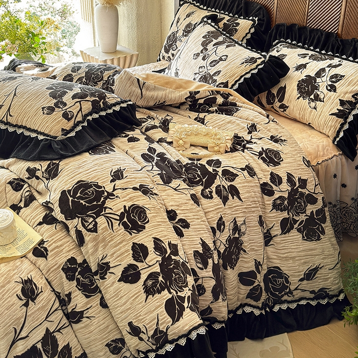 91家纺网 家纺一手货源 找家纺 虹星家纺 2025新款雕花牛奶绒床裙四件套-花溪系列 花溪-奶油黄