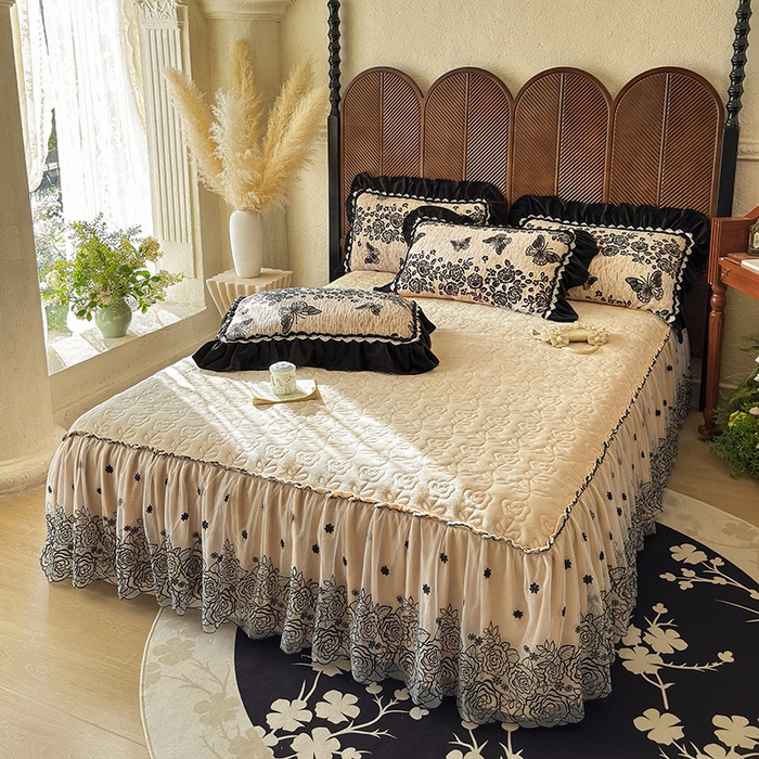 91家纺网 家纺一手货源 找家纺 虹星家纺 2025新款雕花牛奶绒床裙四件套-花溪系列 花溪-米黄