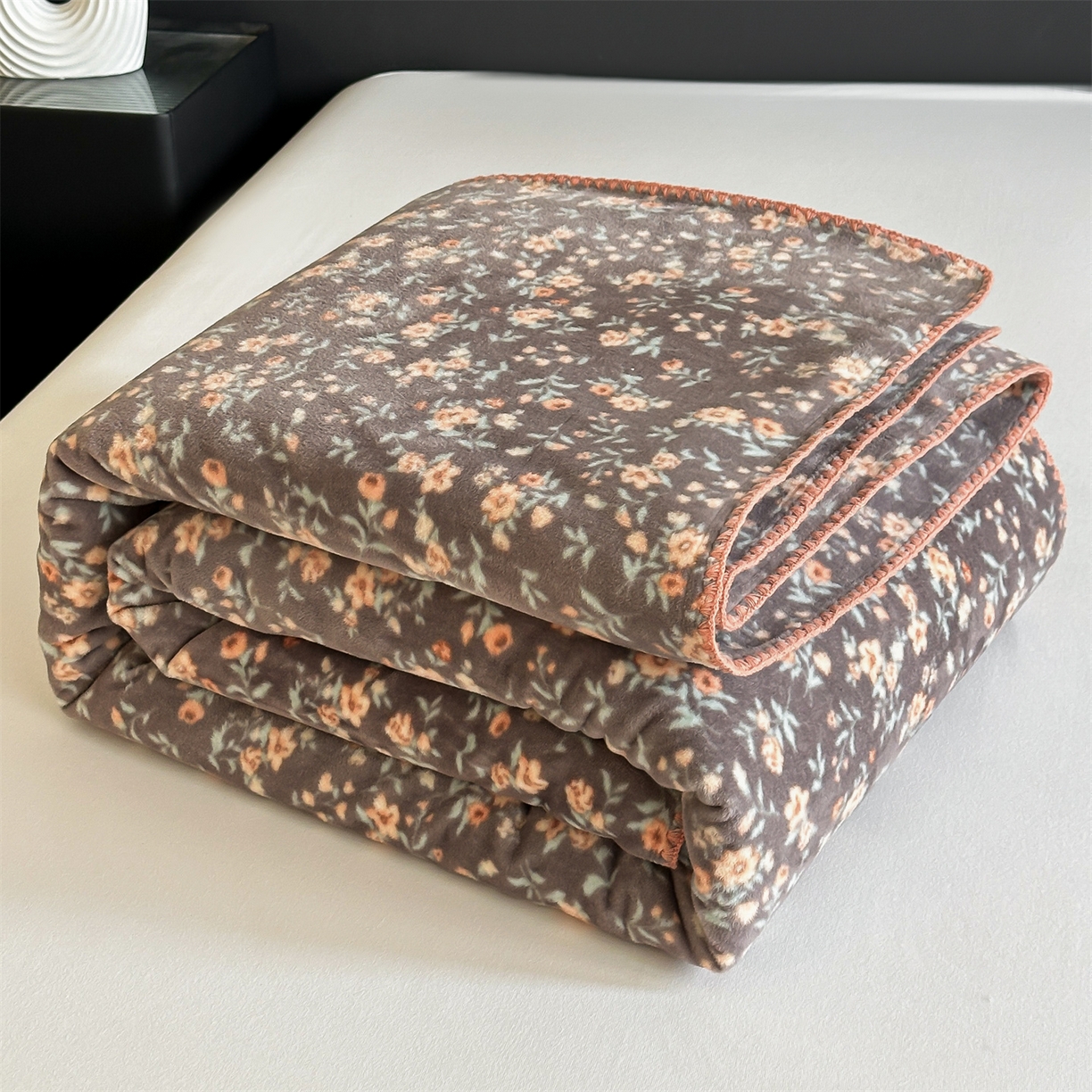 91家纺网 家纺一手货源 找家纺 （总）安力森/诚臻酒店用品 2025新款天竺绒数码印花轻奢盖毯