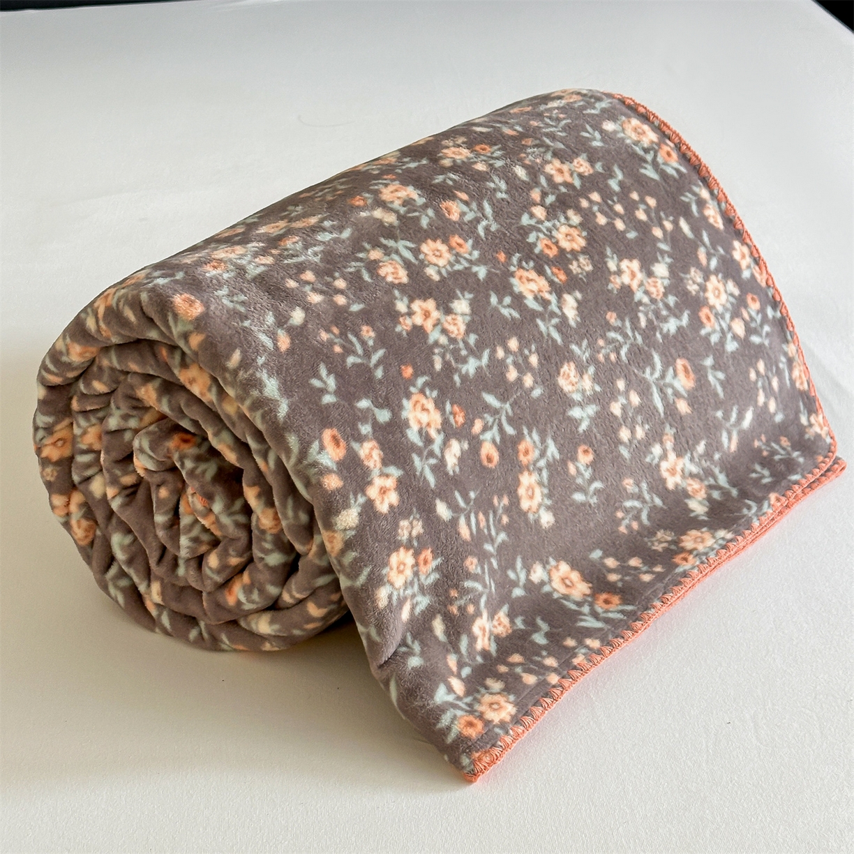 91家纺网 家纺一手货源 找家纺 （总）安力森/诚臻酒店用品 2025新款天竺绒数码印花轻奢盖毯