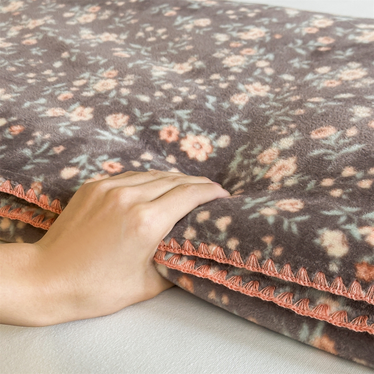 91家纺网 家纺一手货源 找家纺 （总）安力森/诚臻酒店用品 2025新款天竺绒数码印花轻奢盖毯