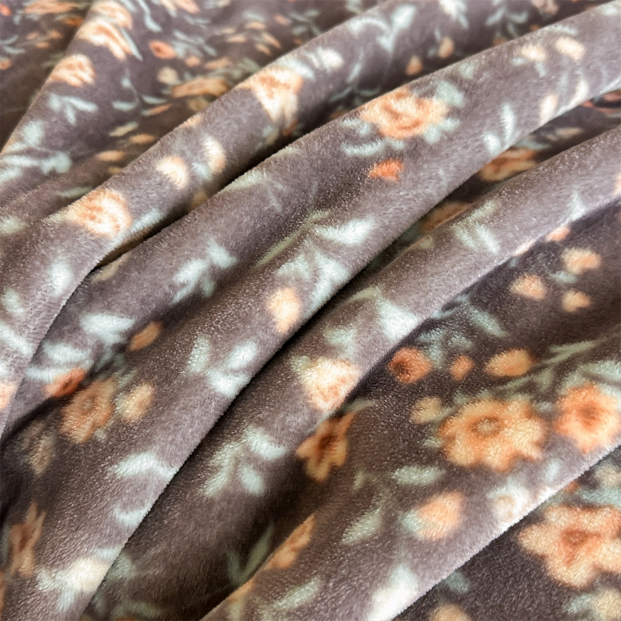 91家纺网 家纺一手货源 找家纺 （总）安力森/诚臻酒店用品 2025新款天竺绒数码印花轻奢盖毯