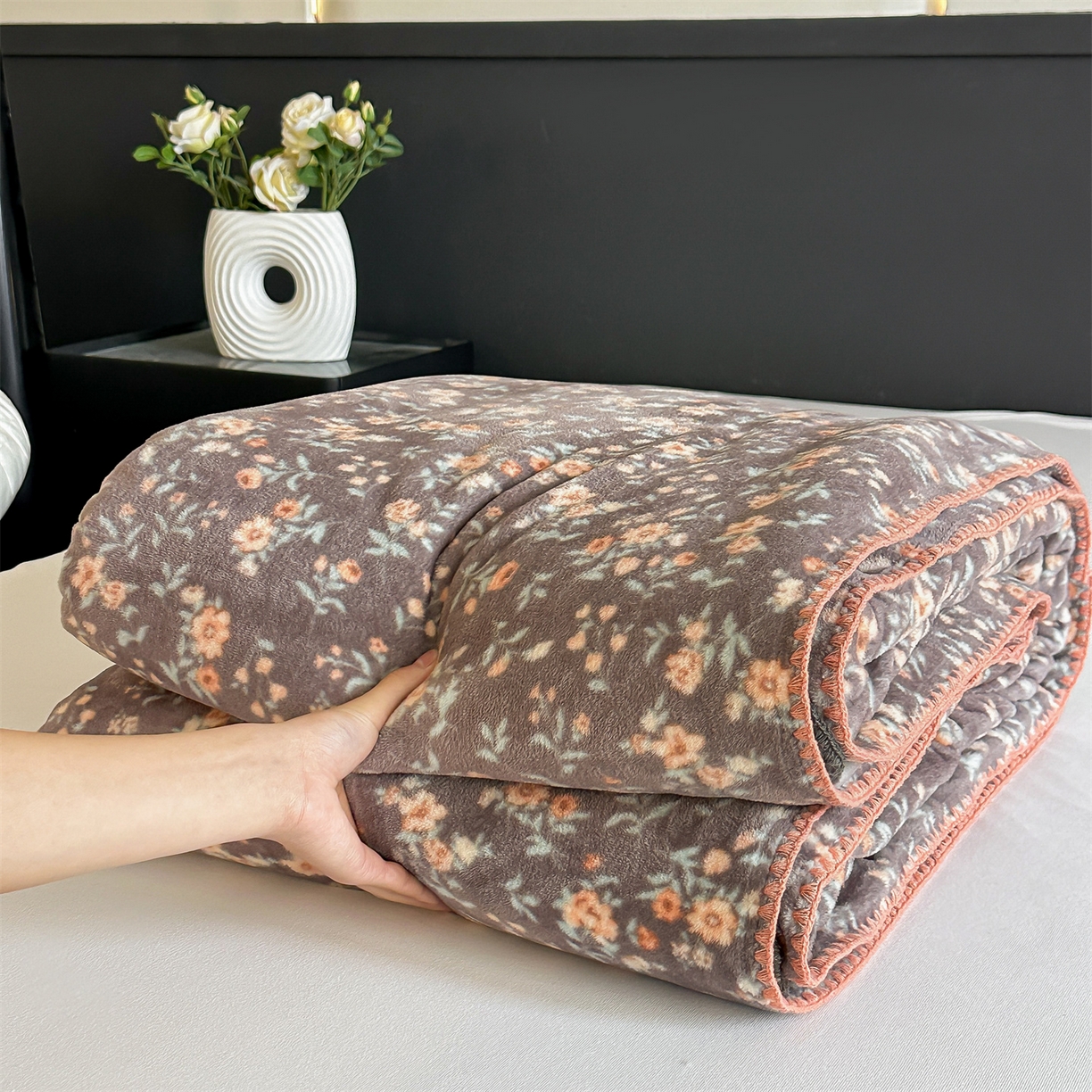 91家纺网 家纺一手货源 找家纺 （总）安力森/诚臻酒店用品 2025新款天竺绒数码印花轻奢盖毯