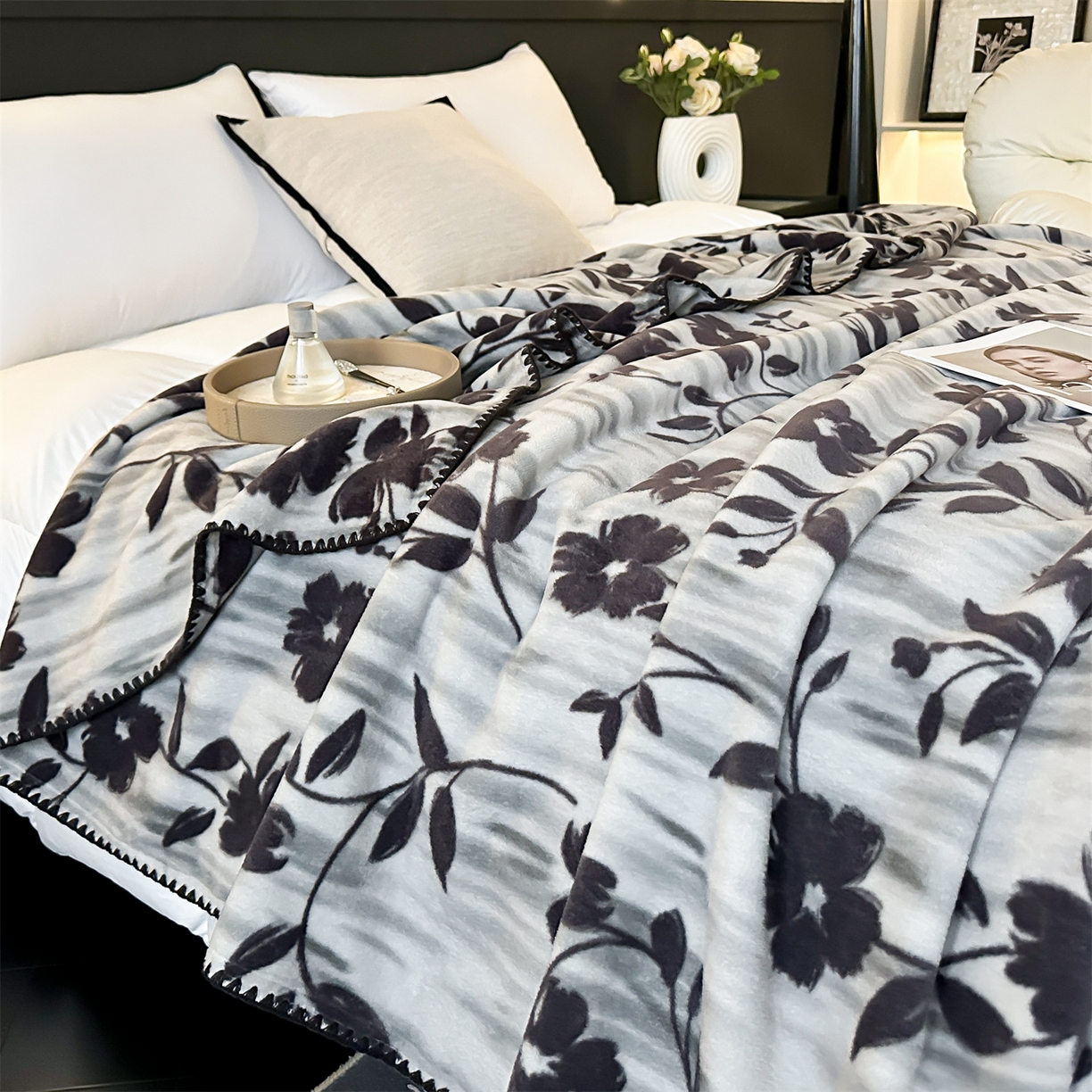 91家纺网 家纺一手货源 找家纺 安力森/诚臻酒店用品 2025新款天竺绒数码印花轻奢盖毯 梦蕾-灰色