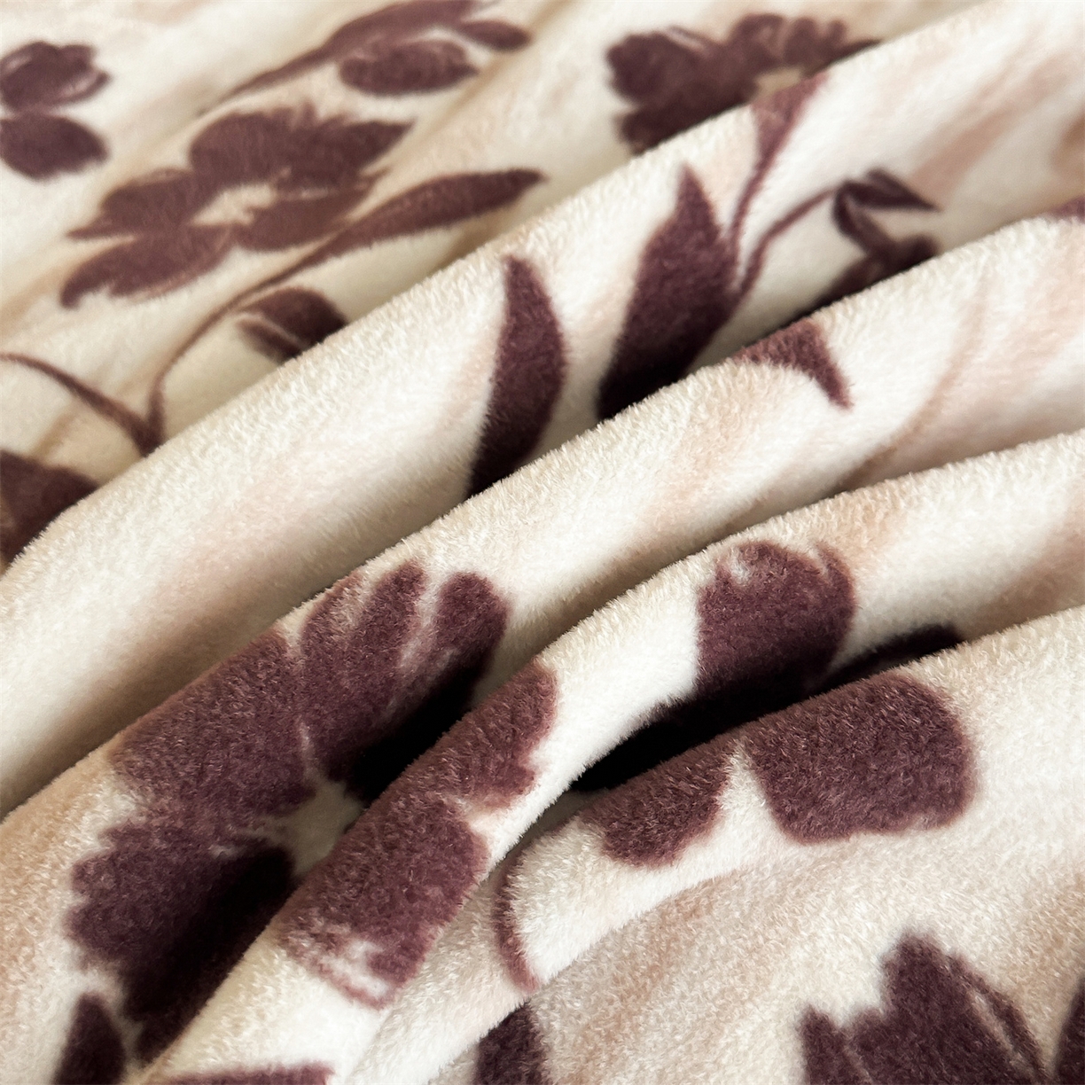 91家纺网 家纺一手货源 找家纺 安力森/诚臻酒店用品 2025新款天竺绒数码印花轻奢盖毯 梦蕾-驼色