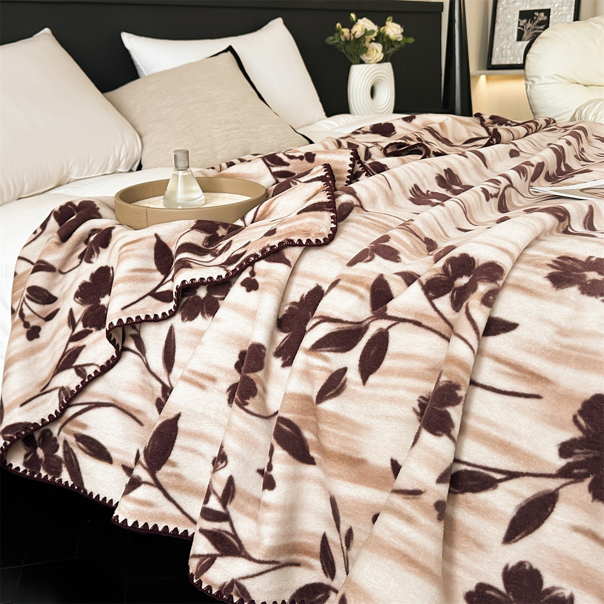 91家纺网 家纺一手货源 找家纺 安力森/诚臻酒店用品 2025新款天竺绒数码印花轻奢盖毯 梦蕾-驼色