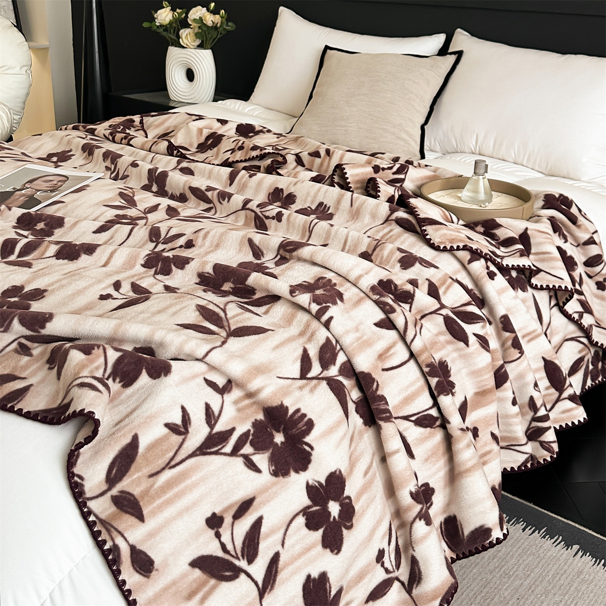 91家纺网 家纺一手货源 找家纺 安力森/诚臻酒店用品 2025新款天竺绒数码印花轻奢盖毯 梦蕾-驼色