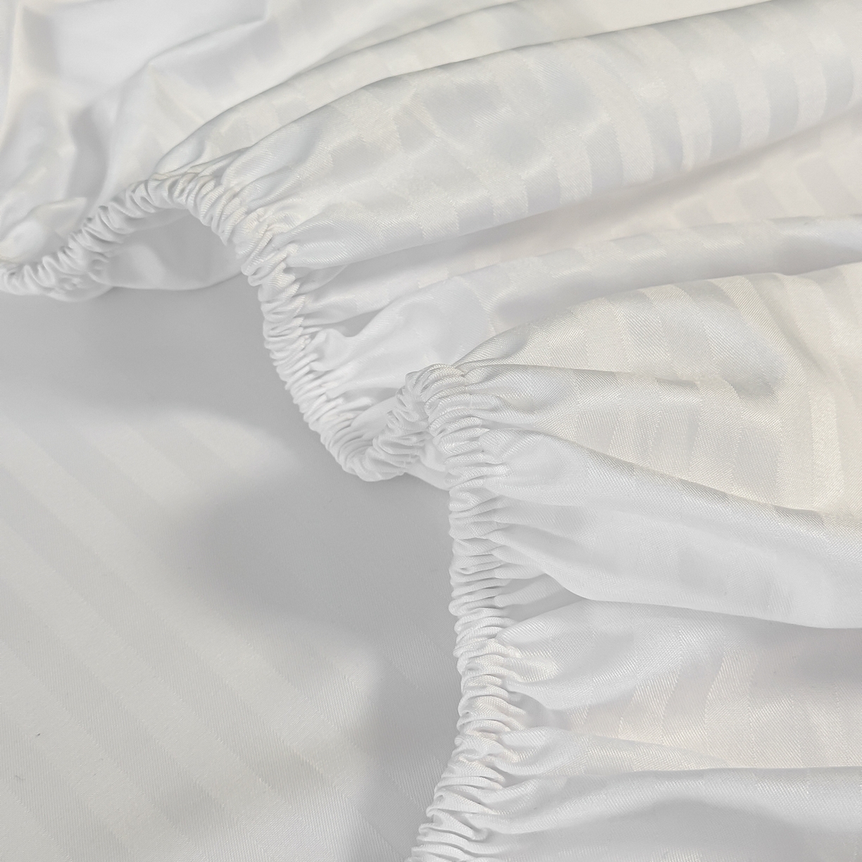 91家纺网 家纺一手货源 找家纺 安力森/诚臻酒店用品 2025新款酒店布草床单高支高密缎条款床笠三件套月子中心养老院机构专用床品 纯白