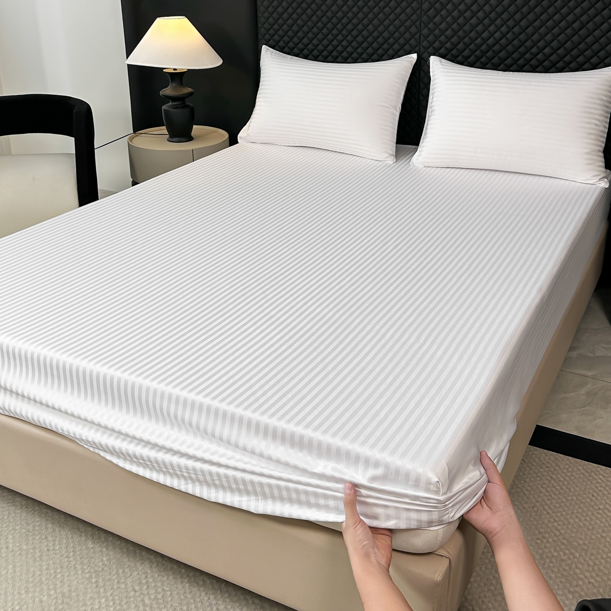 91家纺网 家纺一手货源 找家纺 安力森/诚臻酒店用品 2025新款酒店布草床单高支高密缎条款床笠三件套月子中心养老院机构专用床品 纯白