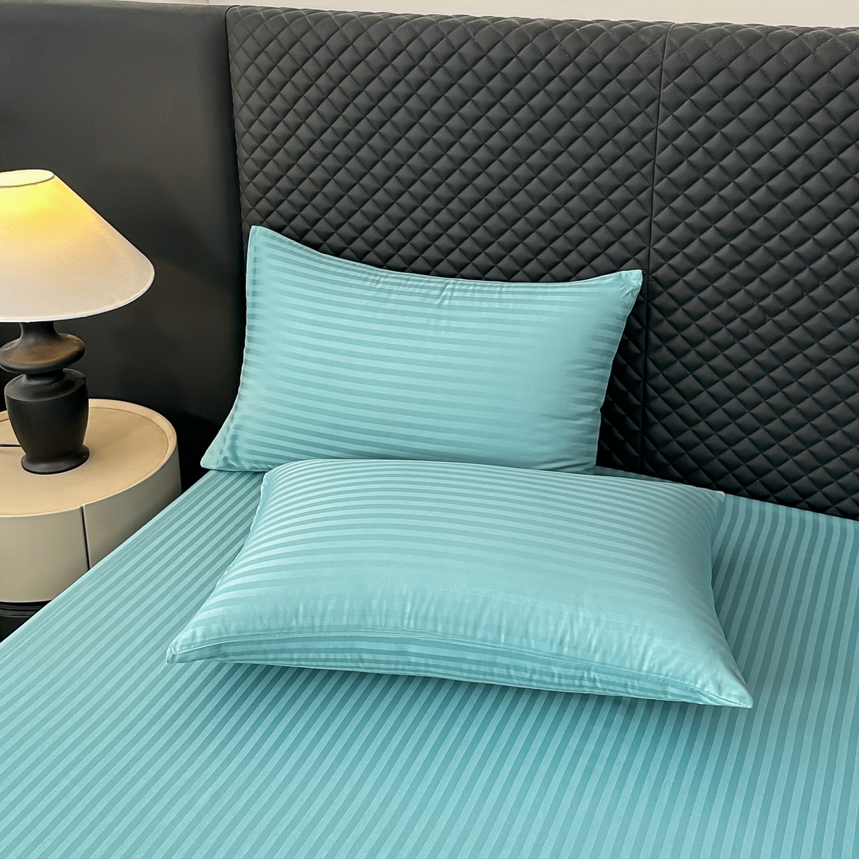 91家纺网 家纺一手货源 找家纺 安力森/诚臻酒店用品 2025新款酒店布草床单高支高密缎条款床笠三件套月子中心养老院机构专用床品 迪弗蓝