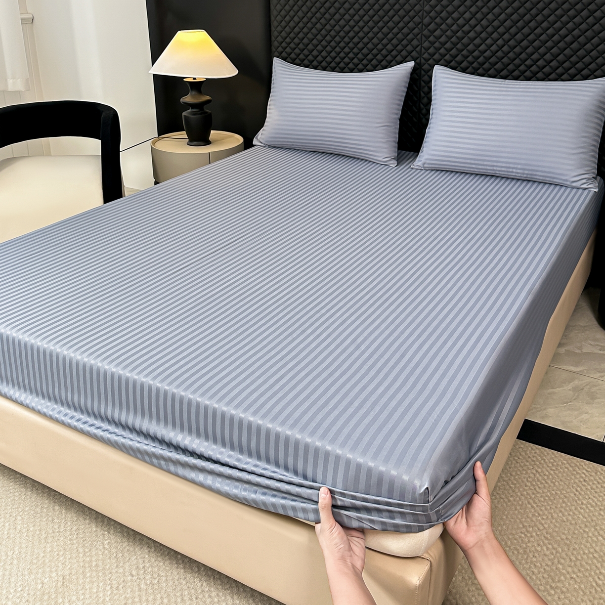 91家纺网 家纺一手货源 找家纺 安力森/诚臻酒店用品 2025新款酒店布草床单高支高密缎条款床笠三件套月子中心养老院机构专用床品 灰蓝色