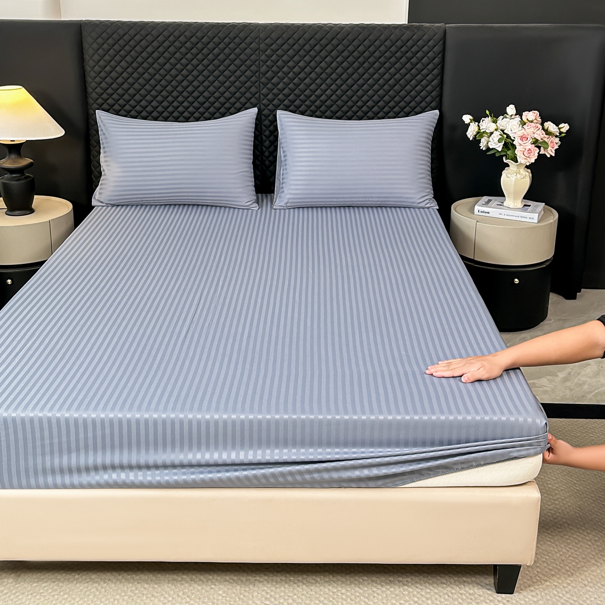 91家纺网 家纺一手货源 找家纺 安力森/诚臻酒店用品 2025新款酒店布草床单高支高密缎条款床笠三件套月子中心养老院机构专用床品 灰蓝色