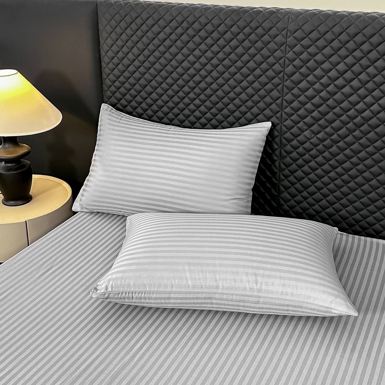 91家纺网 家纺一手货源 找家纺 安力森/诚臻酒店用品 2025新款酒店布草床单高支高密缎条款床笠三件套月子中心养老院机构专用床品 浅灰色