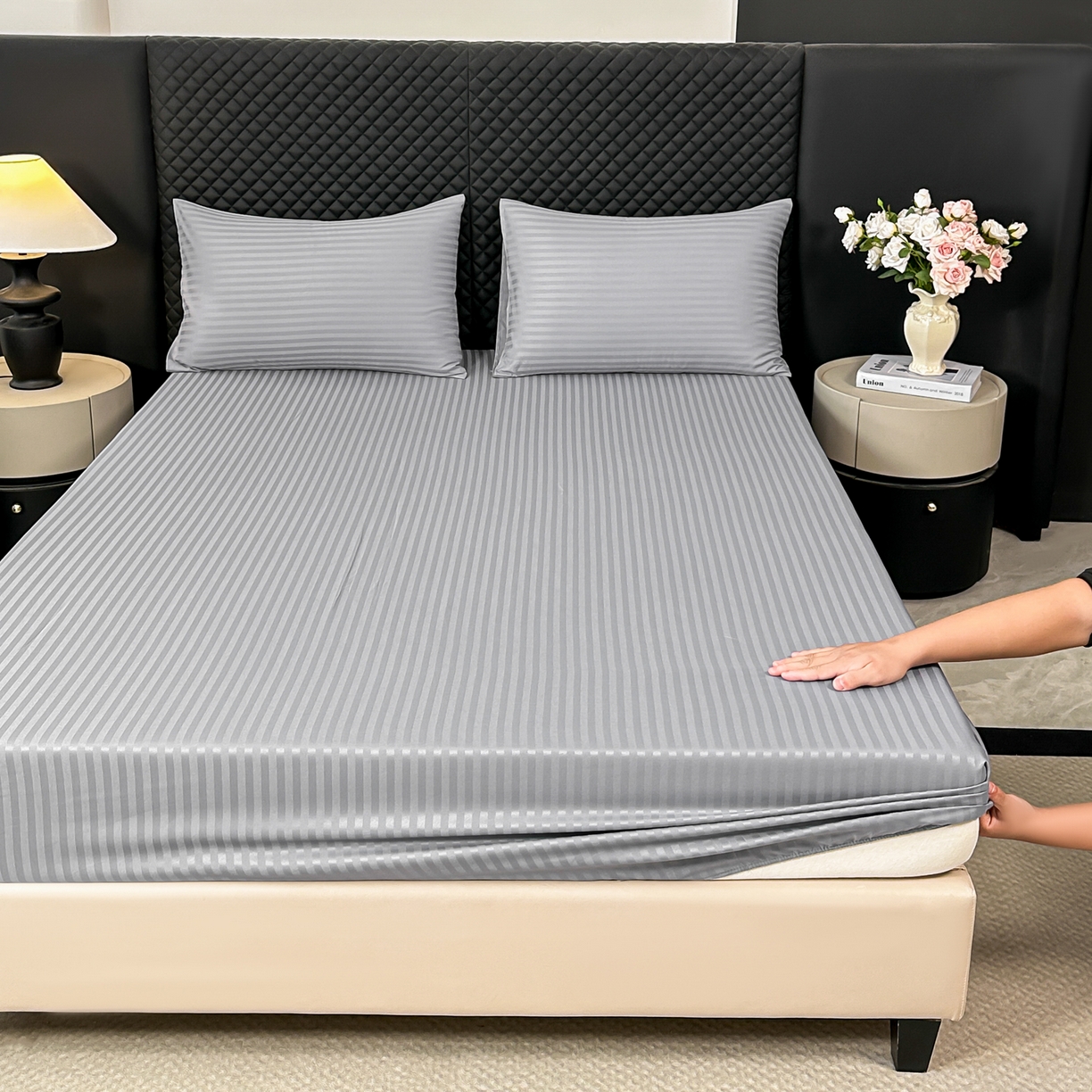 91家纺网 家纺一手货源 找家纺 安力森/诚臻酒店用品 2025新款酒店布草床单高支高密缎条款床笠三件套月子中心养老院机构专用床品 浅灰色