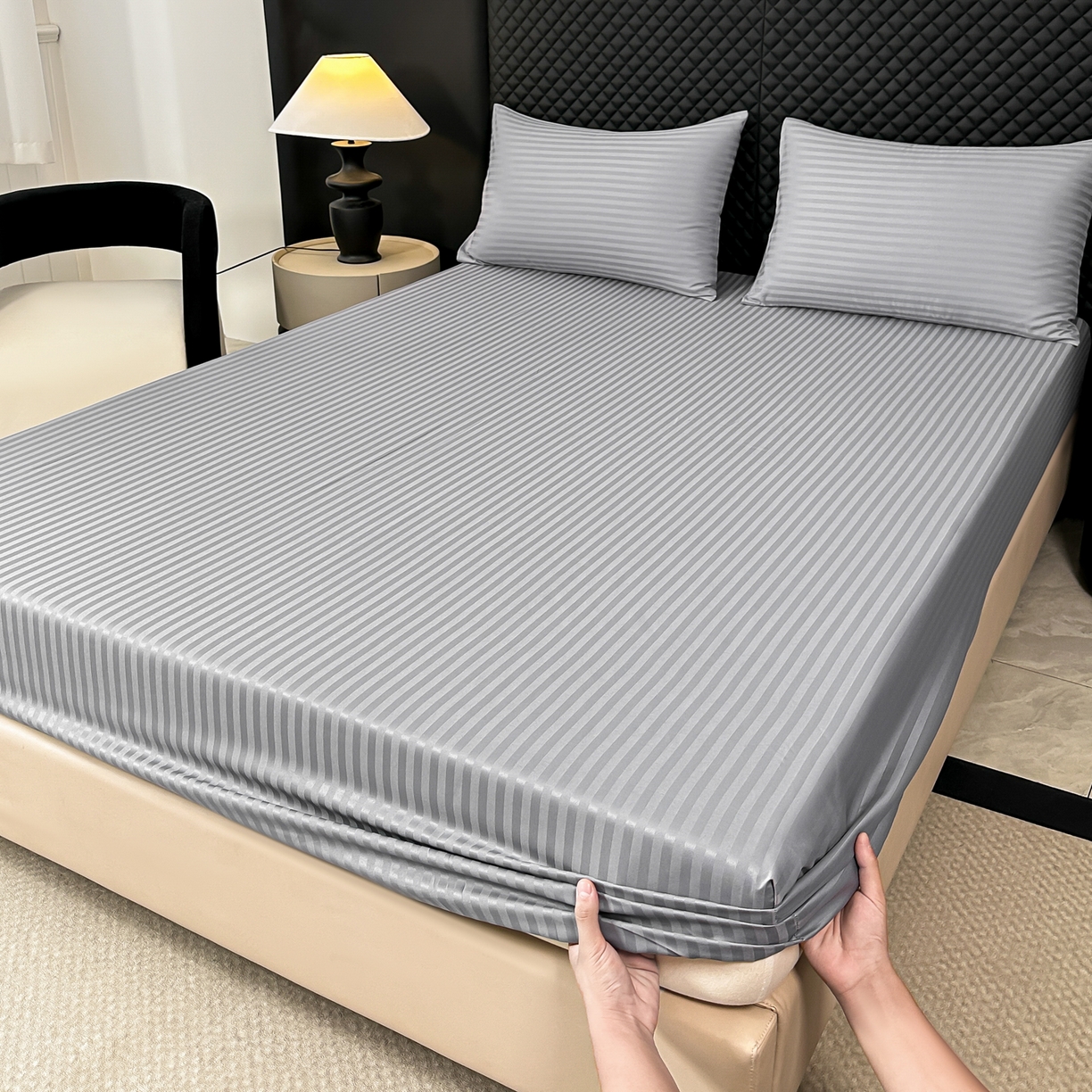 91家纺网 家纺一手货源 找家纺 安力森/诚臻酒店用品 2025新款酒店布草床单高支高密缎条款床笠三件套月子中心养老院机构专用床品 浅灰色