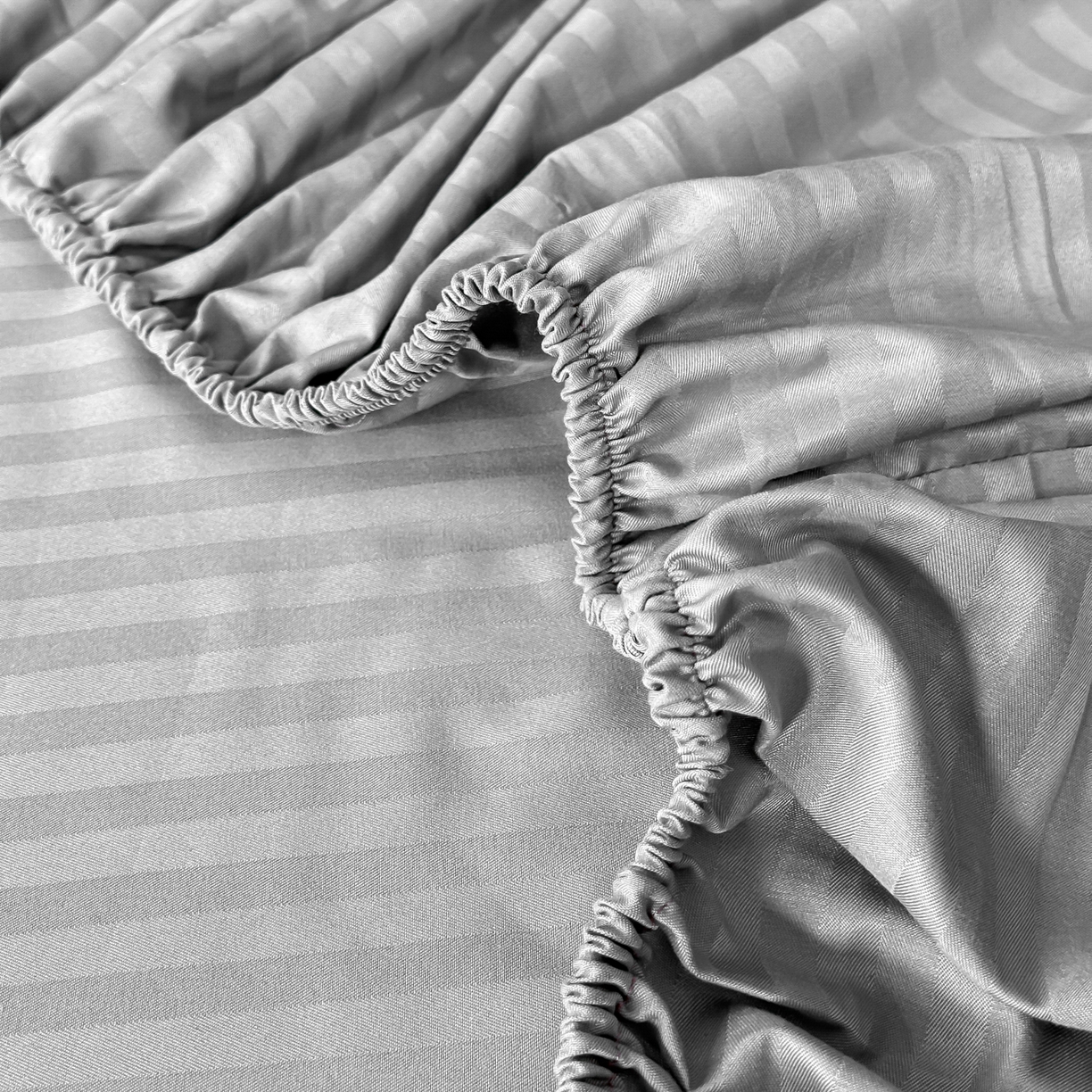 91家纺网 家纺一手货源 找家纺 安力森/诚臻酒店用品 2025新款酒店布草床单高支高密缎条款床笠三件套月子中心养老院机构专用床品 浅灰色