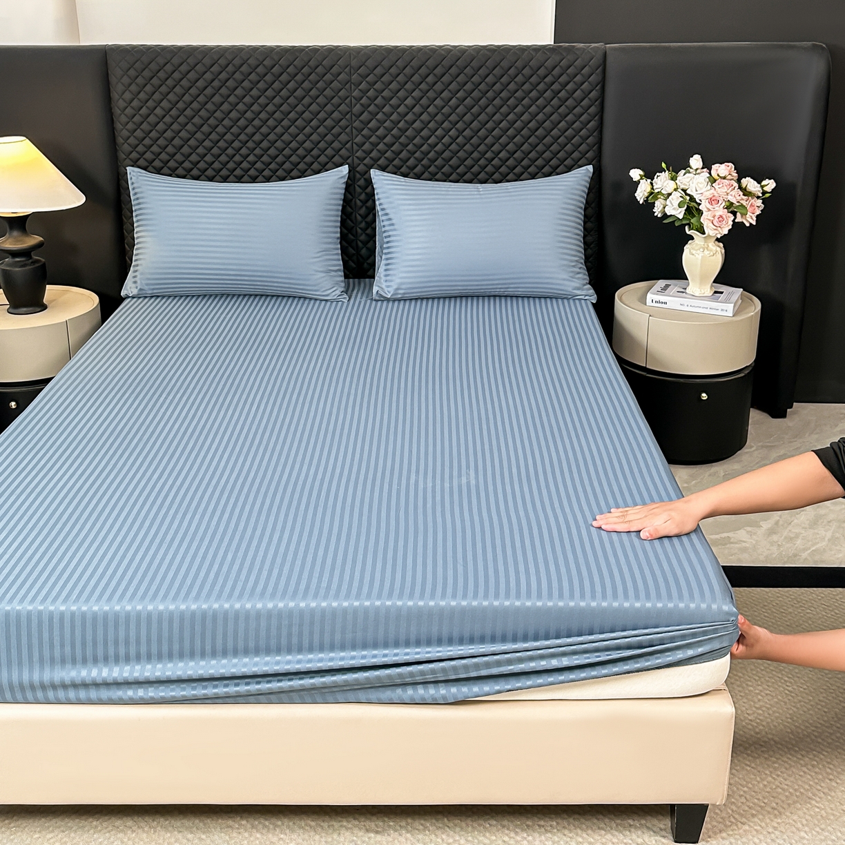 91家纺网 家纺一手货源 找家纺 安力森/诚臻酒店用品 2025新款酒店布草床单高支高密缎条款床笠三件套月子中心养老院机构专用床品 雾霾蓝
