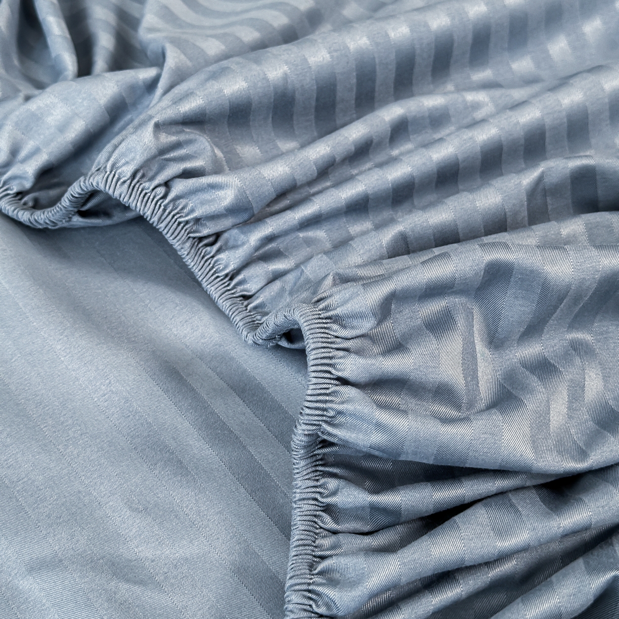 91家纺网 家纺一手货源 找家纺 安力森/诚臻酒店用品 2025新款酒店布草床单高支高密缎条款床笠三件套月子中心养老院机构专用床品 雾霾蓝