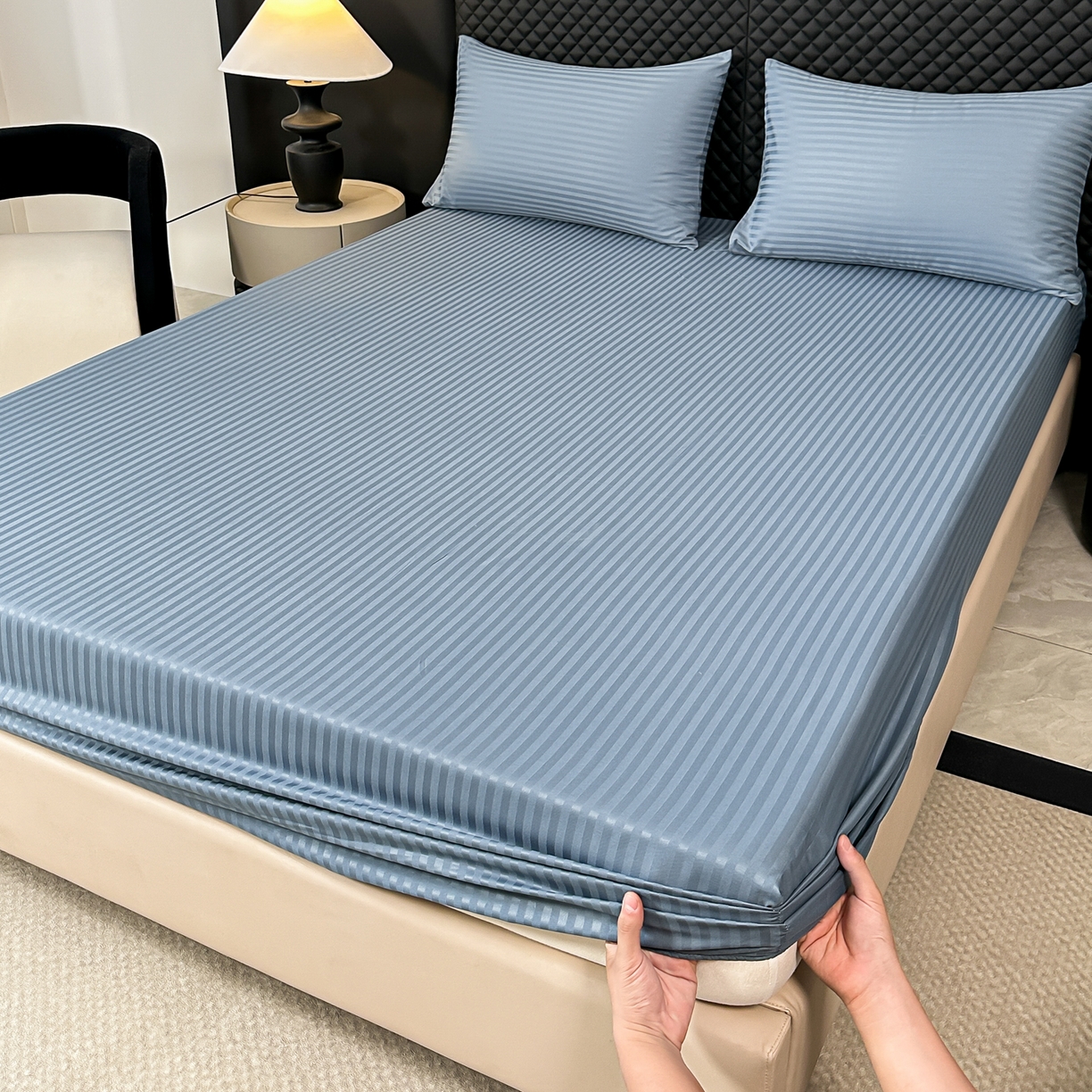 91家纺网 家纺一手货源 找家纺 安力森/诚臻酒店用品 2025新款酒店布草床单高支高密缎条款床笠三件套月子中心养老院机构专用床品 雾霾蓝