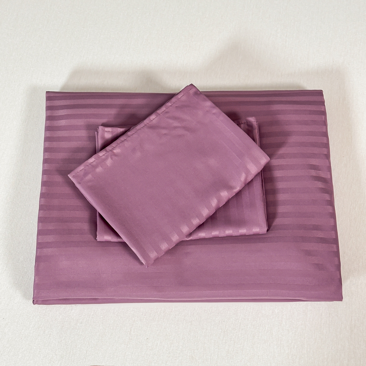 91家纺网 家纺一手货源 找家纺 安力森/诚臻酒店用品 2025新款酒店布草床单高支高密缎条款床笠三件套月子中心养老院机构专用床品 香芋紫