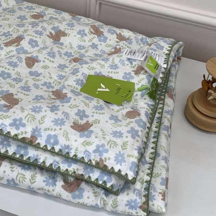 91家纺网 家纺一手货源 找家纺 源启生活 2025新款A类贝壳边款双层纱夏被 蓝汀兔