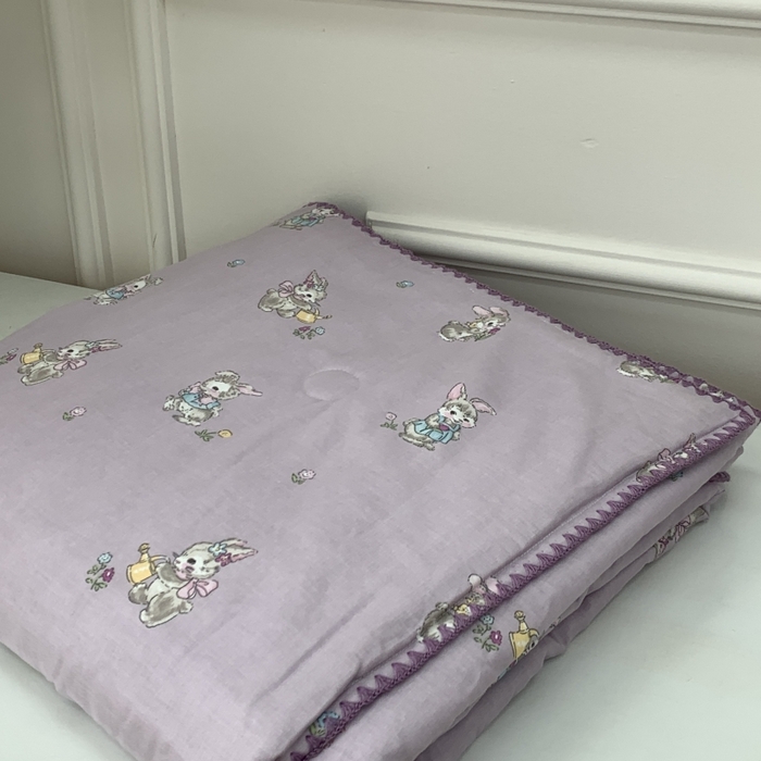 91家纺网 家纺一手货源 找家纺 源启生活 2025新款A类贝壳边款双层纱夏被 妮可兔