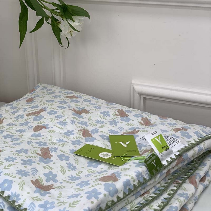 91家纺网 家纺一手货源 找家纺 源启生活 2025新款A类贝壳边款双层纱夏被 蓝汀兔