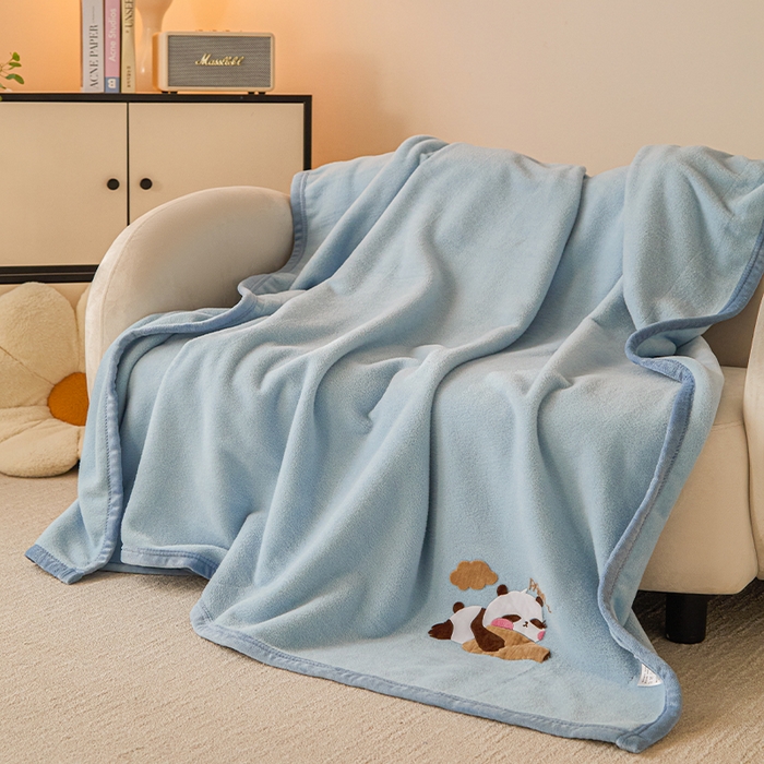 91家纺网 家纺一手货源 找家纺 皇寝世家家居 2025新款仿绵羊绒毛毯兔绒毯办公室午睡毯子毛巾被 四季空调沙发盖毯 浅蓝