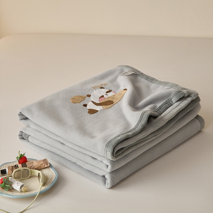 91家纺网 家纺一手货源 找家纺 皇寝世家家居 2025新款仿绵羊绒毛毯兔绒毯办公室午睡毯子毛巾被 四季空调沙发盖毯 银灰