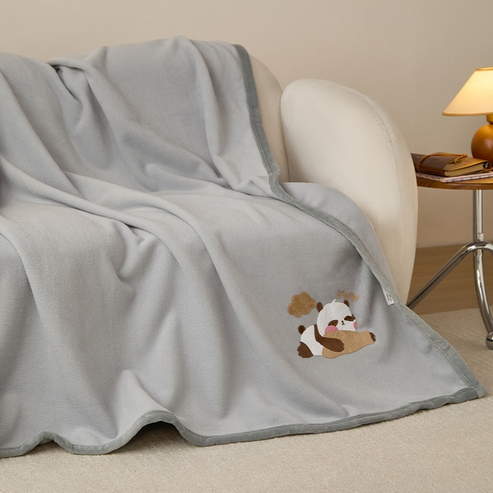 91家纺网 家纺一手货源 找家纺 皇寝世家家居 2025新款仿绵羊绒毛毯兔绒毯办公室午睡毯子毛巾被 四季空调沙发盖毯 银灰