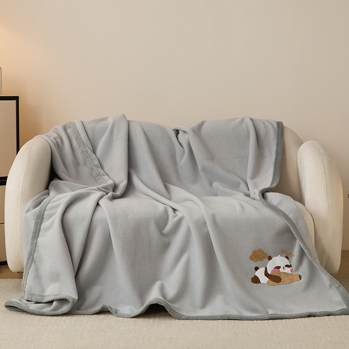 91家纺网 家纺一手货源 找家纺 皇寝世家家居 2025新款仿绵羊绒毛毯兔绒毯办公室午睡毯子毛巾被 四季空调沙发盖毯 银灰