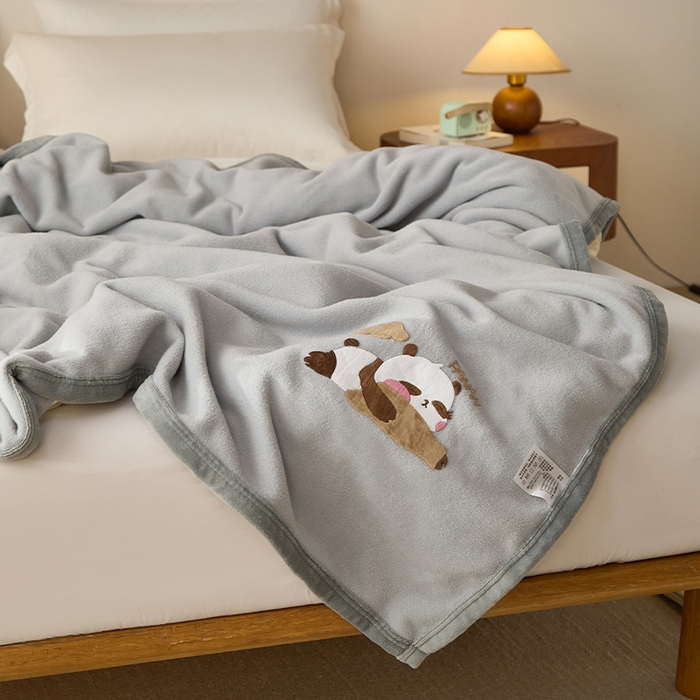 91家纺网 家纺一手货源 找家纺 皇寝世家家居 2025新款仿绵羊绒毛毯兔绒毯办公室午睡毯子毛巾被 四季空调沙发盖毯 银灰