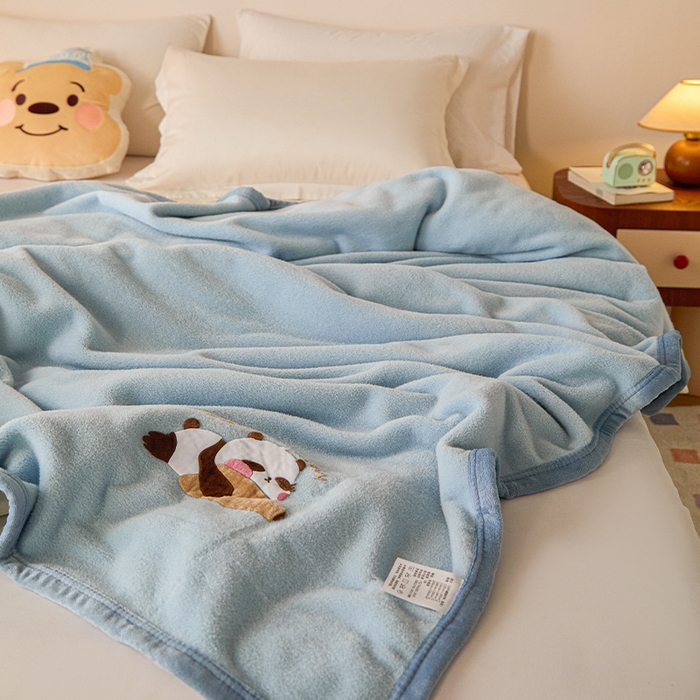 91家纺网 家纺一手货源 找家纺 皇寝世家家居 2025新款仿绵羊绒毛毯兔绒毯办公室午睡毯子毛巾被 四季空调沙发盖毯 浅蓝