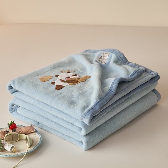 91家纺网 家纺一手货源 找家纺 皇寝世家家居 2025新款仿绵羊绒毛毯兔绒毯办公室午睡毯子毛巾被 四季空调沙发盖毯 浅蓝